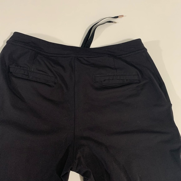 Lululemon pants size 4. - Picture 3 of 8